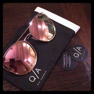 NEW! Gold/pink oversized Quay sunglasses